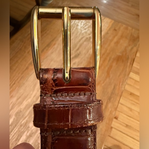 Luxurious Brown and Gold Leather Belt with Crocodile Texture - Picture 3 of 4